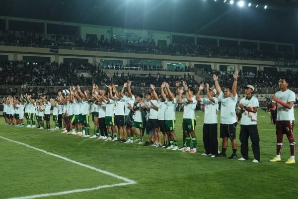 Squad PSS Sleman rayakan kemenangan usai bungkam 3-0 atas PSIS Semarang dalam lanjutan Championship Wilayah Timur pekan ke-27 di Stadion Maguwoharjo, Sleman, Minggu (3/5). Foto: instagram/psssleman