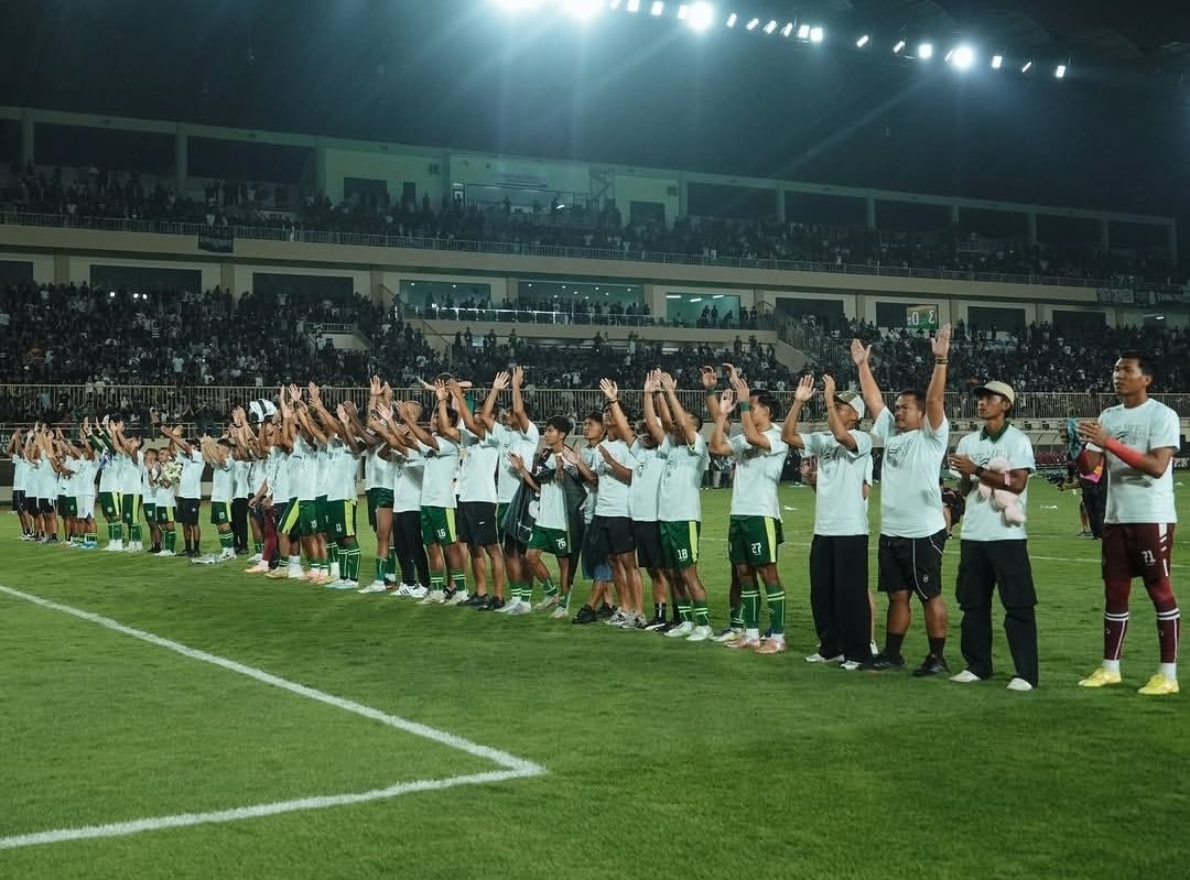 Squad PSS Sleman rayakan kemenangan usai bungkam 3-0 atas PSIS Semarang dalam lanjutan Championship Wilayah Timur pekan ke-27 di Stadion Maguwoharjo, Sleman, Minggu (3/5). Foto: instagram/psssleman
