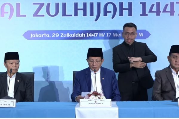 Menteri Agama (Menag) Nasaruddin Umar mengumumkan hari Raya Idul Adha 2026 dalam konfrensi pers usai sidang isbat yang digelar Kementerian Agama (Kemenag) di Jakarta, Minggu (17/5). Foto: dok.kemenag