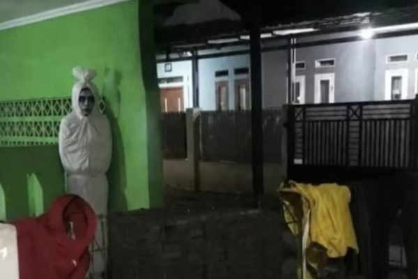 Teror pocong di Tangerang. Foto: istimewa