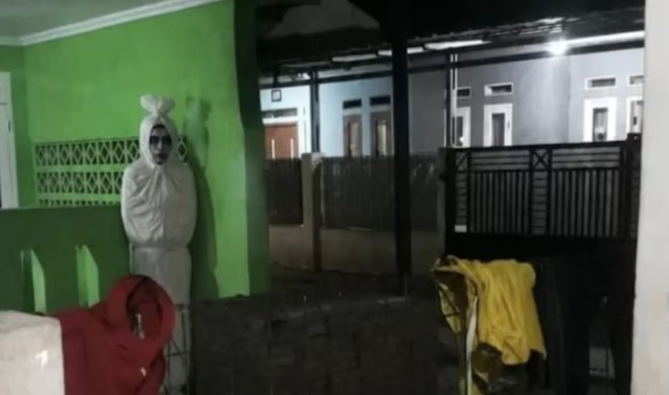 Teror pocong di Tangerang. Foto: istimewa