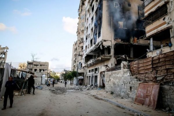 Serangan udara dilakukan menggunakan drone Israel yang menargetkan pusat distribusi makanan di dekat Rumah Sakit Martir Al-Aqsa, Deir al-Balah, wilayah Gaza bagian tengah/Foto : Dok. Andalou