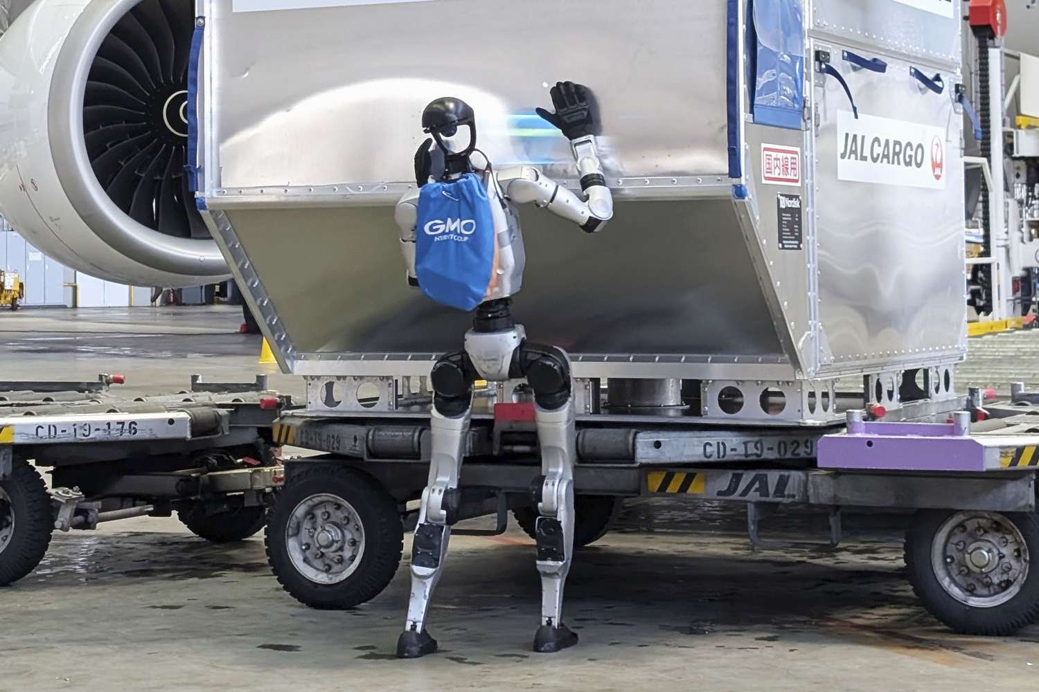 robot humanoid yang dipekerjakan untuk menangani kargo dan bagasi di Bandara Haneda, Tokyo, mulai Mei 2026/Foto : Dok. People