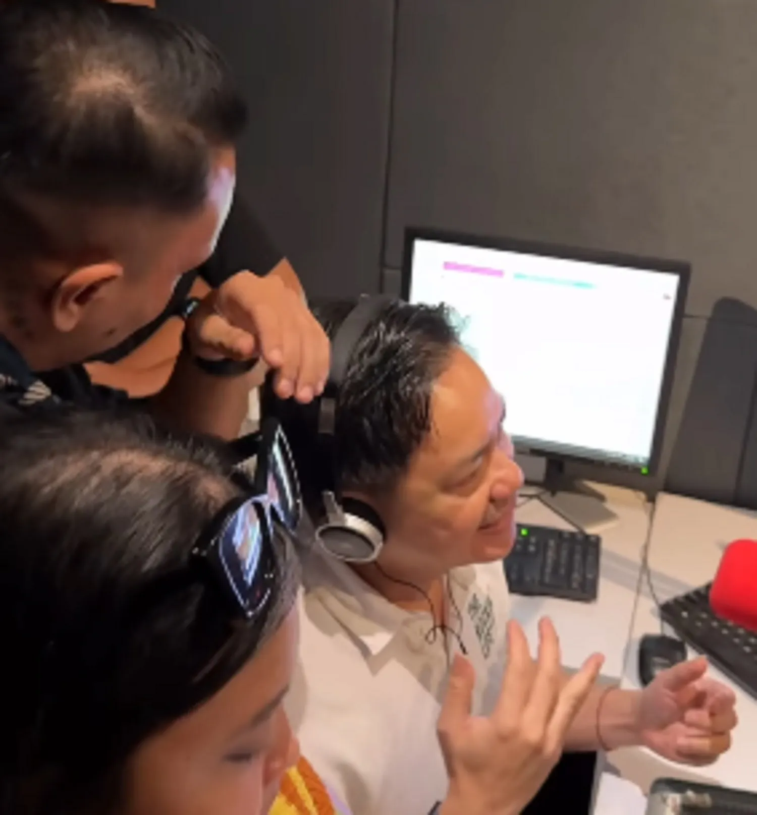 Momen siaran terakhir Hard Rock FM Bandung/Foto : Dok. Istimewa