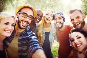 Ilustrasi generasi yang lahir di tahun 90-an atau Millenial/Foto : Dok. Shutterstock