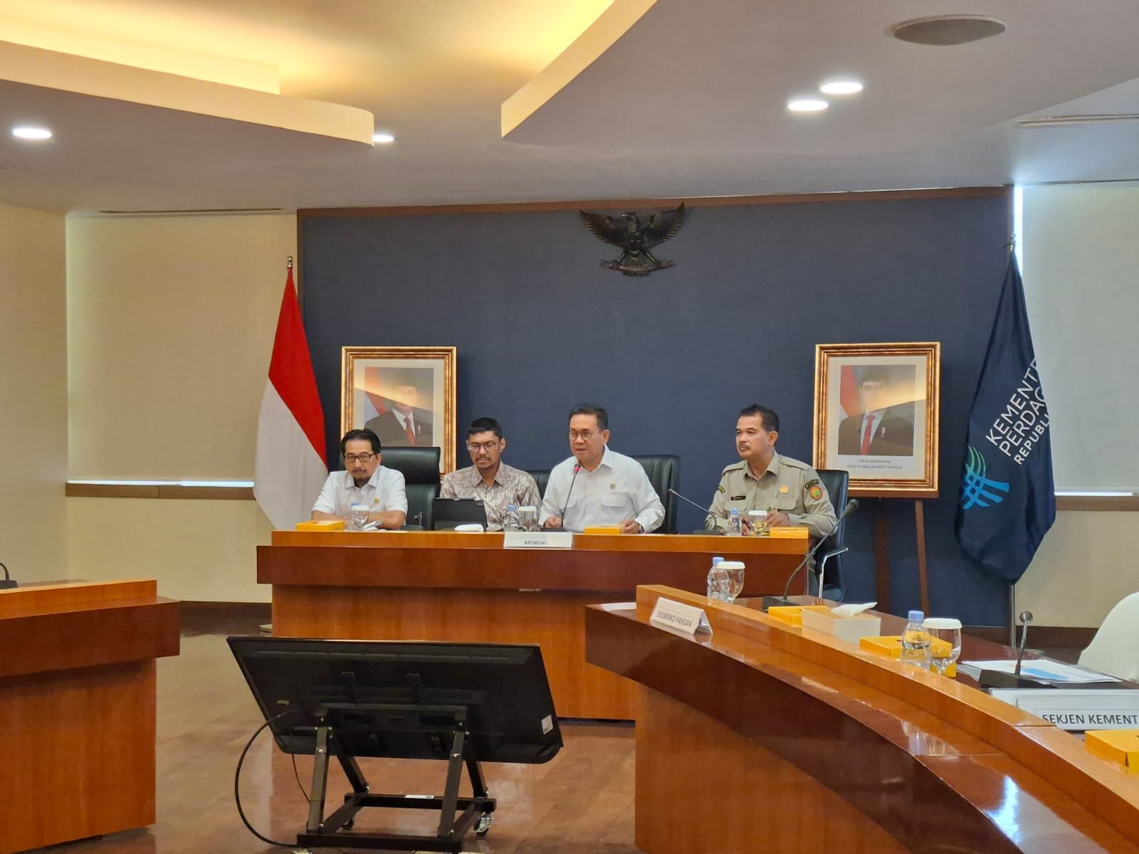 Mendag Budi Santoso memberikan pernyataan seusai menghadiri agenda rapat koordinasi tingkat Menteri Bidang Pangan, Kamis (4/6) di Kementerian Perdagangan, Jakarta/Foto : Dok. GPriority (Risma Octavia)