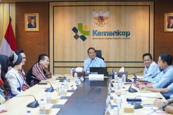 Audiensi 29 finalis POI 2026 dengan Menteri Koperasi Republik Indonesia, Ferry Juliantono, di Kantor Kementerian Koperasi, Jakarta, Rabu (3/6)/Foto : Dok. Apkasi