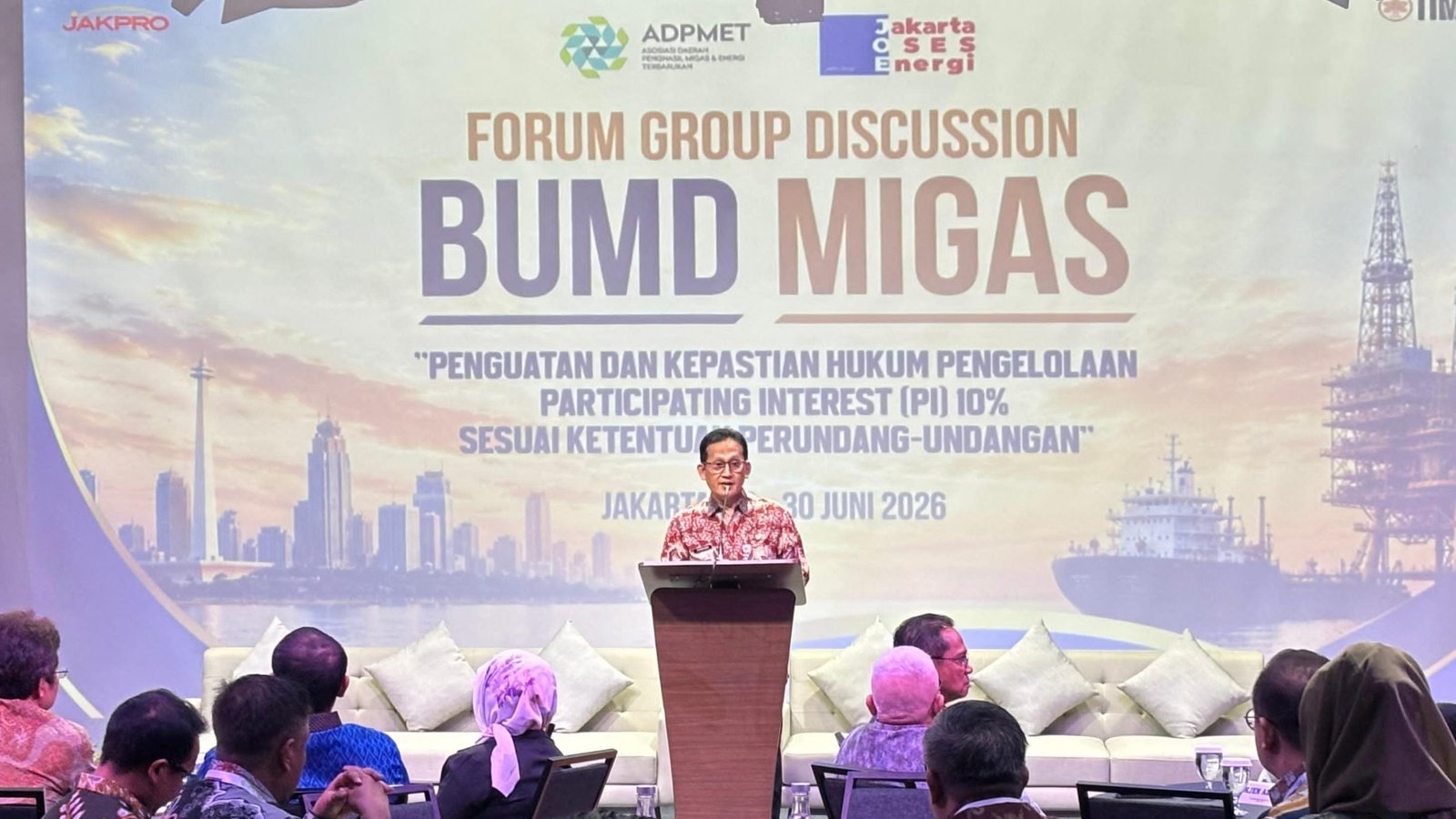 Kadisnakertrans DKI Jakarta, Drs. Syaripudin, M.Si. yang mewakili Gubernur DKI Jakarta pada acara FGD ADPMET