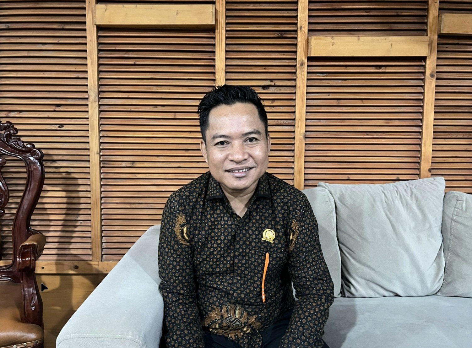 Ketua DPRD Morowali, Herdianto Marzuki, S.E. saat diwawancarai GPriority disela agenda Bimtek/Foto : GPriority (Rizky Dimuharram)