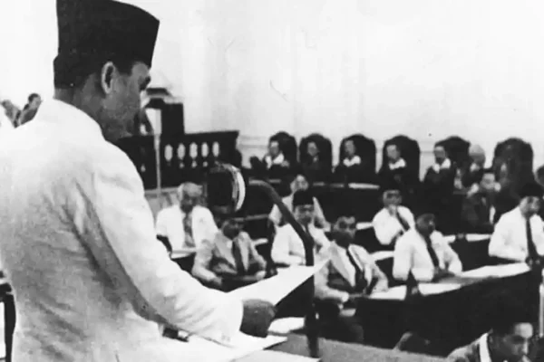 Momen Ir. Soekarno (Bung Karno) saat menyampaikan pidato dalam sidang pertama BPUPKI pada 1 Juni 1945 di Jakarta/Foto : Dok. Istimewa