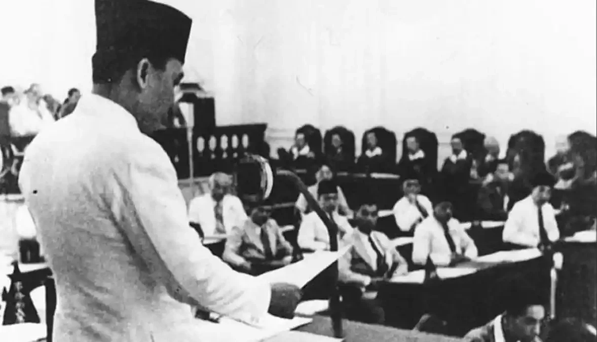 Momen Ir. Soekarno (Bung Karno) saat menyampaikan pidato dalam sidang pertama BPUPKI pada 1 Juni 1945 di Jakarta/Foto : Dok. Istimewa