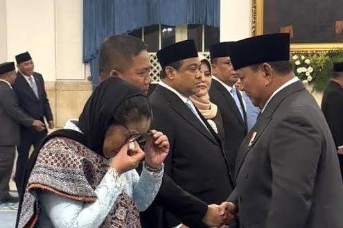Momen Nanik S. Deyang, Kepala BGN yang baru, saat dilantik Presiden Prabowo pada Senin (8/6) di Istana Negara/Foto : Dok. YouTube Sekretariat Presiden