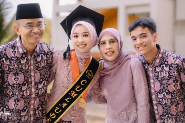 Membiayai sekolah anak bisa menjadi pahala amal jariyah untuk orang tuanya/Foto : Ilustrasi Dok. X