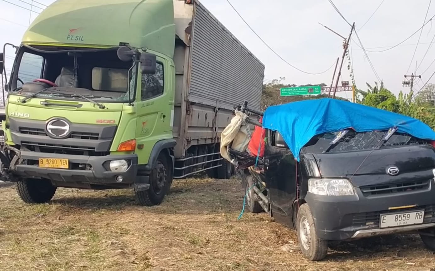 kecelakaan truk pikap di pantura indramayu pada Minggu (12/7) sore/Foto : Dok. Istimewa