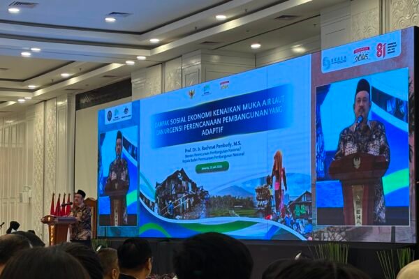 Menteri Perencanaan Pembangunan Nasional (PPN)/Kepala Bappenas, Rachmat Pambudy, saat membuka Dialog Kebijakan Nasional "Kenaikan Muka Air Laut: Memahami Dampak Sosial Ekonomi untuk Perencanaan Pembangunan yang Adaptif" di Gedung Bappenas, Jakarta, Senin (13/7)/Foto : Dok. GPriority (Nindya Farhah Azzahrah)
