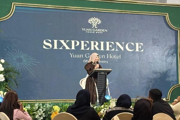 General Manager Yuan Garden Pasar Baru, Dewi Intan M. SST.Par., MM.Par. saat memberikan sambutan dalam acara perayaan anniversary Hotel Yuan Garden Pasar Baru yang ke-6, Senin (20/7)/Foto : Dok. GPriority (Nindya Farhah Azzahrah)