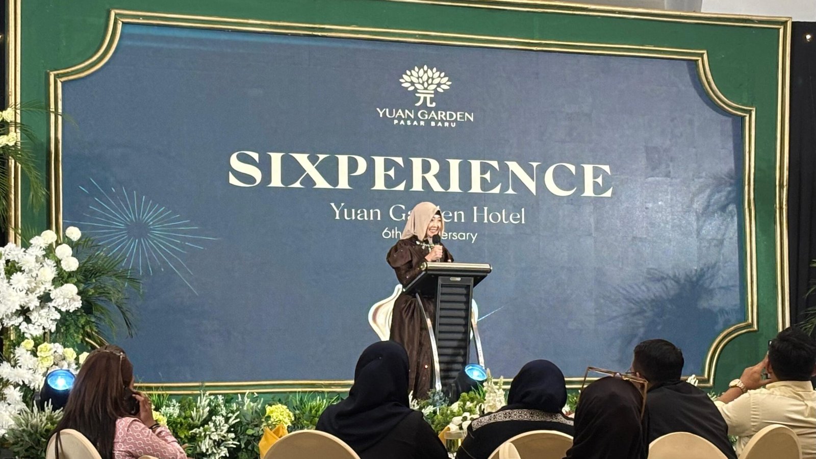 General Manager Yuan Garden Pasar Baru, Dewi Intan M. SST.Par., MM.Par. saat memberikan sambutan dalam acara perayaan anniversary Hotel Yuan Garden Pasar Baru yang ke-6, Senin (20/7)/Foto : Dok. GPriority (Nindya Farhah Azzahrah)