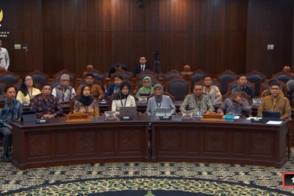 Serikat Pekerja Kampus (SPK) mengajukan judicial review Undang-Undang Nomor 14 Tahun 2005 tentang Guru dan Dosen ke Mahkamah Konstitusi (MK), Selasa (21/7)/Foto : Dok. YouTube MK
