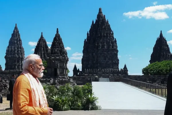 Momen PM Modi saat mengunjungi Candi Prambanan pada Rabu (8/7)/Foto : Dok. X