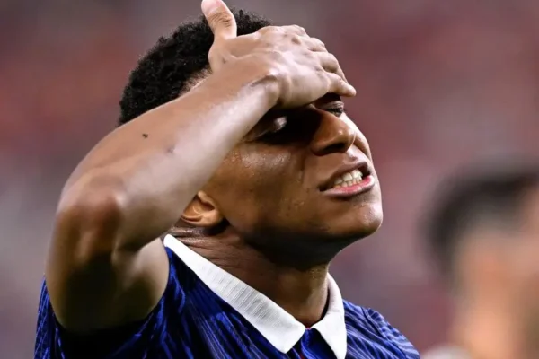 Kapten Timnas Prancis, Kylian Mbappe, kecewa berat setelah Prancis menelan pil kekalahan 0-2 dari Spanyol pada laga semifinal Piala Dunia 2026/Foto : Dok. AFP