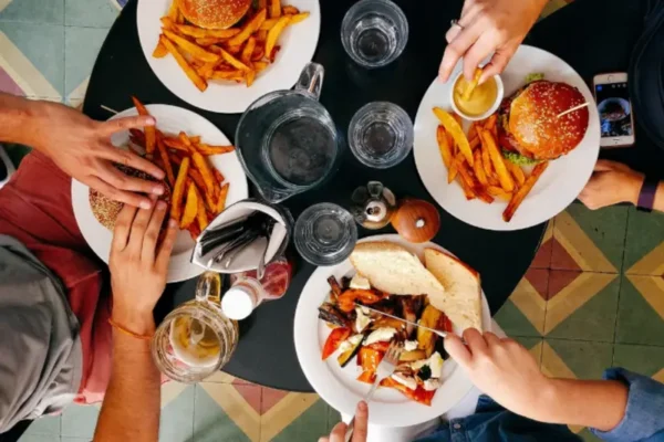 Ilustrasi makanan cepat saji/Foto : Dok. Shutterstock