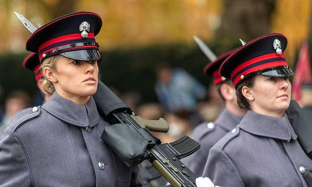 Tentara perempuan Inggris/Foto : Dok. DailyMail