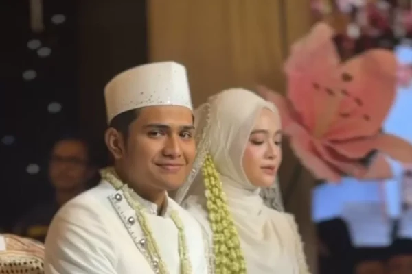 Meski dihujat, mahar Rp1 juta dan mengajar tafsir an-nisa Kadam Sidik untuk Ning Najma Tsuroyya memiliki makna yang mendalam/Foto : Dok. Instagram @basyasman