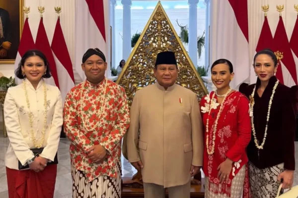 Marissa Anita berfoto dengan Presiden Prabowo saat HUT Kemerdekaan RI ke-81 di Istana Merdeka, Senin (17/8) lalu/Foto : Dok. Threads @rahmat_perkasa