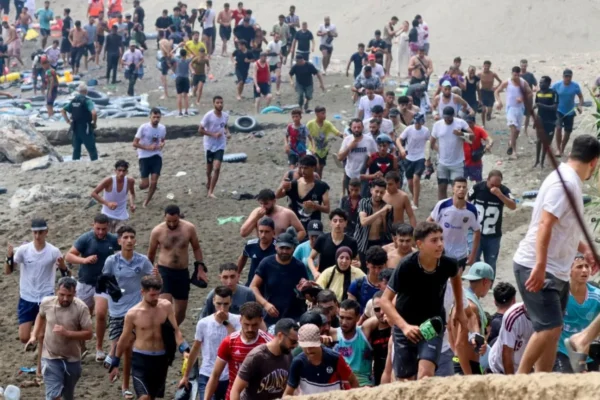 Sekitar 2.000 hingga 3.000 migran dilaporkan berhasil memasuki wilayah Ceuta, Spanyol, pada Kamis (30/7)/Foto : Dok. Shutterstock