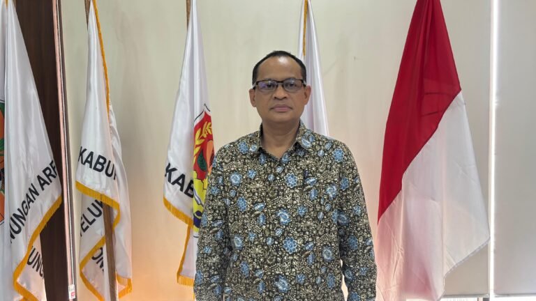 Plt. Kepala Badan Perencanaan Pembangunan Daerah (Bappeda) Papua Barat, Prof. Dr. Charlie D. Heatubun, S.Hut., M.Si., saat ditemui GPriority pada Selasa (4/8) di Jakarta/Foto : Dok. GPriority (Nindya Farhah Azzahrah)