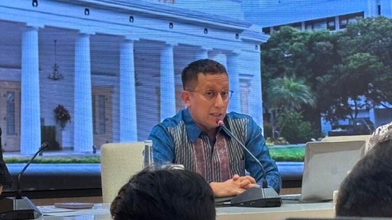 Jubir II Kemlu RI, Vahd Nabyl Mulachela, dalam agenda media briefing di Ruang Palapa Kemlu RI, Kamis (13/8)/Foto : Dok. GPriority (Nindya Farhah Azzahrah)