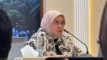 Direktur Perlindungan WNI (PWNI) Kemlu RI, Heni Hamidah, pada agenda press briefing yang berlangsung di Kemlu RI, Kamis (13/8) kemarin/Foto : Dok. GPriority (Nindya Farhah Azzahrah)