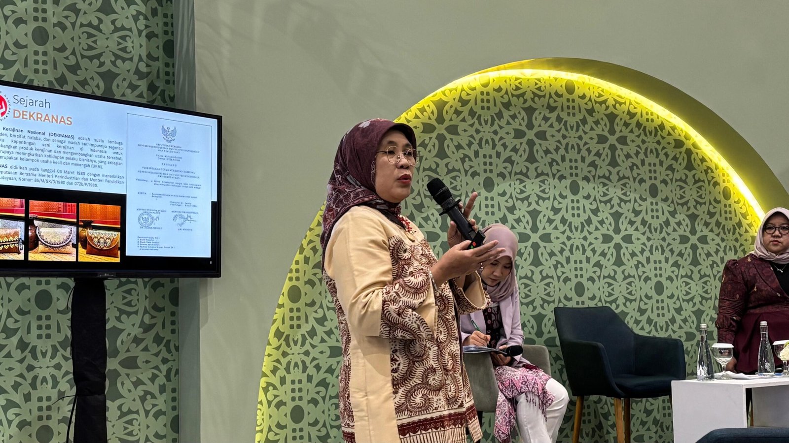 Sekretaris Jenderal Dewan Kerajinan Nasional (Dekranas) Reni Yanita dalam acara IP Talks X Karya Kreatif Indonesia (KKI) 2026 di JCC Senayan, Jakarta, Jumat (21/8)/Foto : Dok. GPriority (Nindya Farhah Azzahrah)