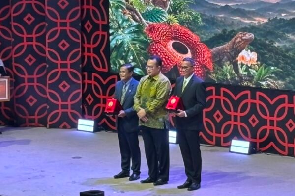 BRIN berikan Sarwono Award 2026 dan Sarwono Prawirohardjo Memorial Lecture 2026 kepada Prof Jatna Suprijatna dan Gono Semiadi di Jakarta, Senij (24/8)/Foto : Dok. GPriority (Nindya Farhah Azzahrah)