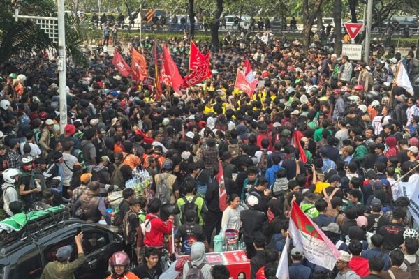 Momen aksi demo 27 agustus 2026 di depan gedung MPR/DPR RI, Senayan, Jakarta/Foto : Dok. GPriority (Nindya Farhah Azzahrah)