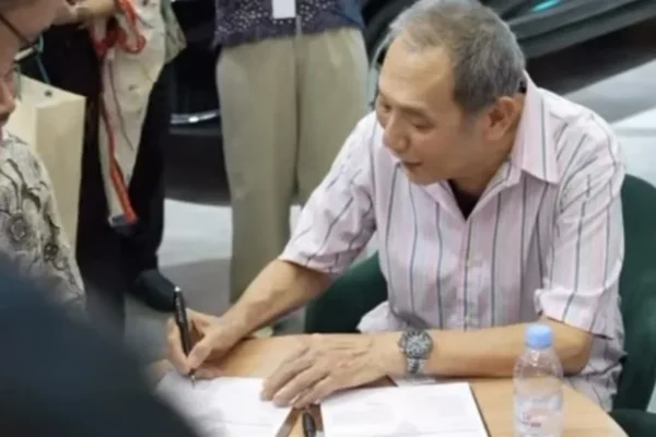 Momen Jusuf Hamka (Babah Alun) saat memborong 201 mobil di pameran GIIAS 2026 dan habiskan dana yang ditaksir mencapai Rp113 miliar/Foto : Dok. Tangkapan Layar Instagram