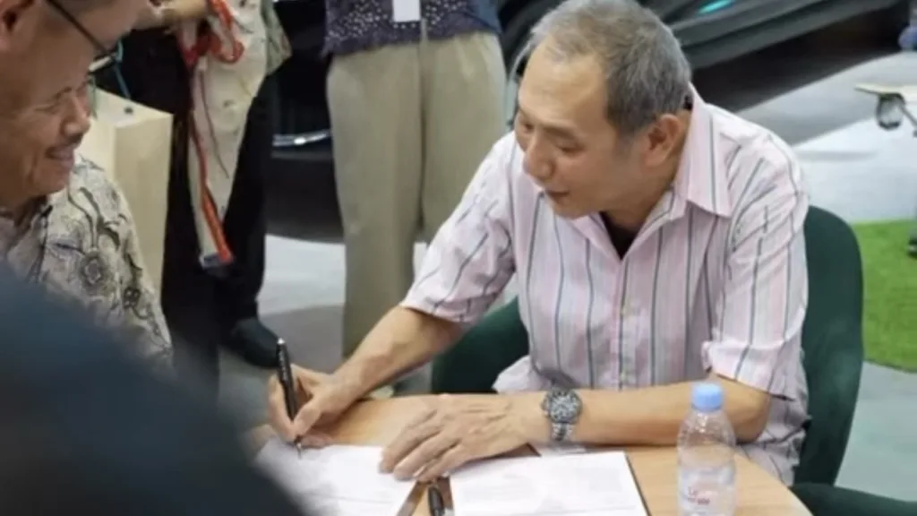 Momen Jusuf Hamka (Babah Alun) saat memborong 201 mobil di pameran GIIAS 2026 dan habiskan dana yang ditaksir mencapai Rp113 miliar/Foto : Dok. Tangkapan Layar Instagram