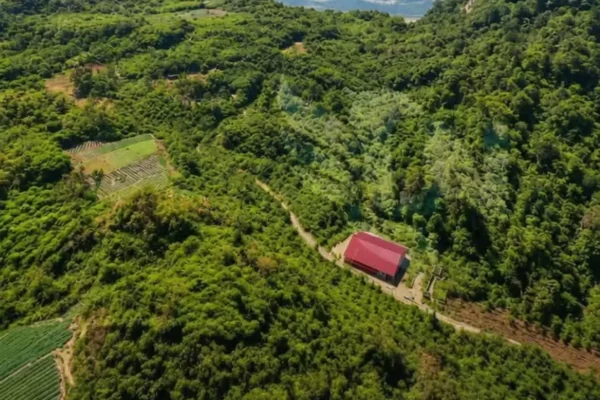Bangunan Koperasi Desa (Kopdes) Merah Putih yang berdiri di kawasan kaki Gunung Ciremai/Foto : Dok. Istimewa