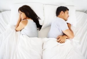 Kesibukan pekerjaan menjadi salah satu penyebab kehidupan seks mulai terasa hambar/Foto : Ilustrasi Dok. Getty Images