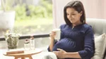 Minum susu bagi ibu hamil sangatlah penting untuk membantu perkembangan bayi. Berikut ini 5 rekomendasi susu untuk bumil terbaru 2026 berikut dengan kandungan dan harganya/Foto : Ilustrasi Dok. iStock