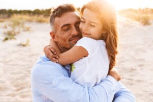 Ilustrasi kedekatan ayah dan anak perempuannya/Foto : Dok. Shutterstock