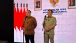 Anggota Ombudsman RI, Robert Na Endi Jaweng bersama Sekretaris Utama BNPB, Rustian, saat sesi konferensi pers di Gedung Graha BNPB 38, Jakarta, Rabu (2/8)/Foto : Dok. GPriority (Nindya Farhah Azzahrah)