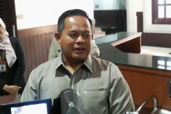 Wakil Ketua II DPRD Kota Malang, Trio Agus Purwono, menyampaikan klarifikasi terkait informasi DPRD Kota Malang yang sepakat menghentikan program Makan Bergizi Gratis (MBG)/Foto : Dok. Istimewa