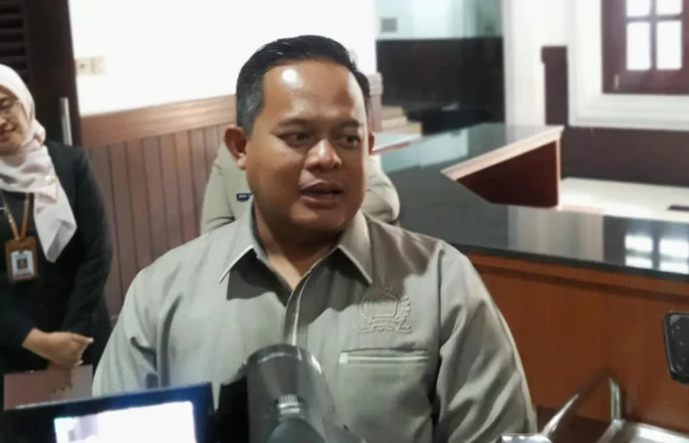 Wakil Ketua II DPRD Kota Malang, Trio Agus Purwono, menyampaikan klarifikasi terkait informasi DPRD Kota Malang yang sepakat menghentikan program Makan Bergizi Gratis (MBG)/Foto : Dok. Istimewa