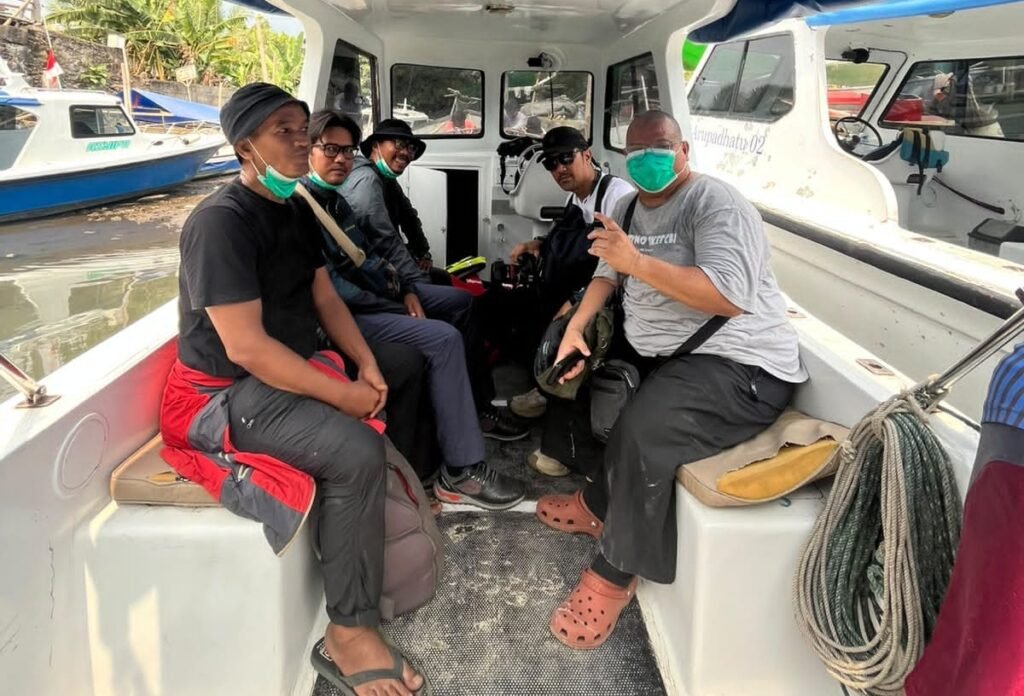 Lima jurnalis dilaporkan hilang kontak saat hendak meliput aktivitas erupsi Gunung Anak Krakatau di perairan Selat Sunda, Kabupaten Pandeglang, Banten/Foto : Dok. Istimewa
