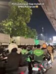 Momen antrean panjang yang mengular di SPBU Makassar/Foto : Instagram @lambe_turah