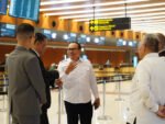 Anggota Ombudsman RI Robert Na Endi Jaweng saat memantau langsung pelayanan penumpang di Bandara Internasional Soekarno-Hatta, Tangerang, Banten, Senin (7/9)/Foto : Dok. Ombudsman RI