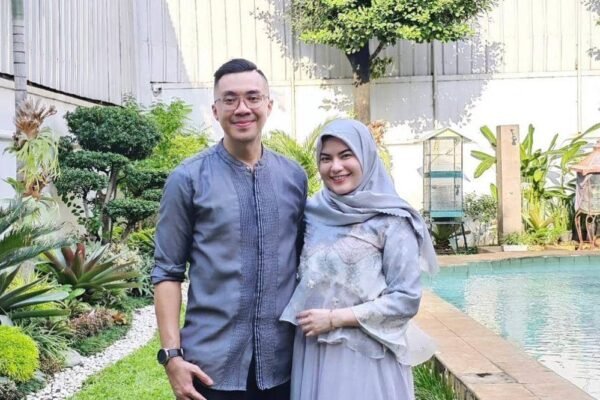 dr. Gia Pratama menjadi sorotan di Threads setelah unggahannya mengenai Pemilu 2029 mendapat komentar yang menyerang kehidupan pribadinya/Foto : Dok. Instagram @giapratamamd
