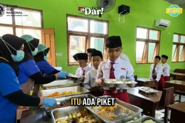 Badan Gizi Nasional (BGN) mulai menguji coba Program Makan Bergizi Gratis (MBG) dengan sistem prasmanan di sekolah/Foto : Dok. Instagram @sudaru_sudaryono