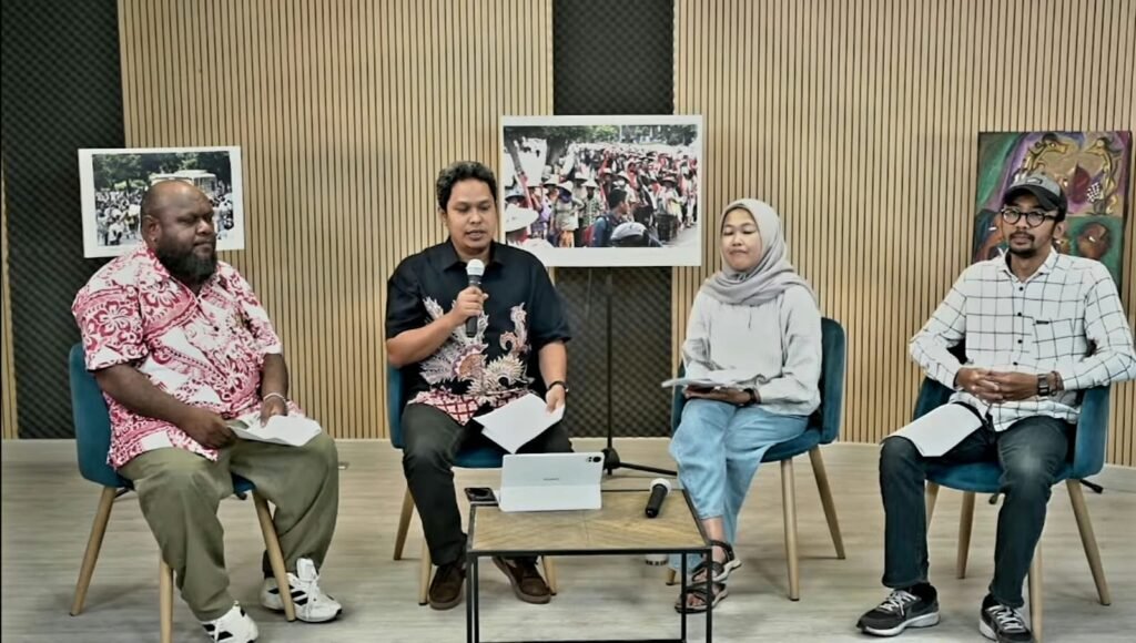 YLBHI menyampaikan catatan dua tahun pemerintahan Prabowo-Gibran di Jakarta, Senin (19/10)/Foto : GPriority (Nindya Farhah Azzahrah)